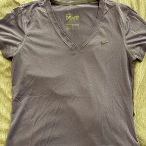 Like new light purple Nike v-neck size M
